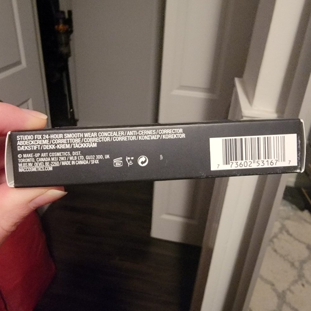 *Host Pick* NWT NW10 MAC CosmeticsStudio Fix 24-Hour Smooth Wear Concealer - Picture 4 of 5